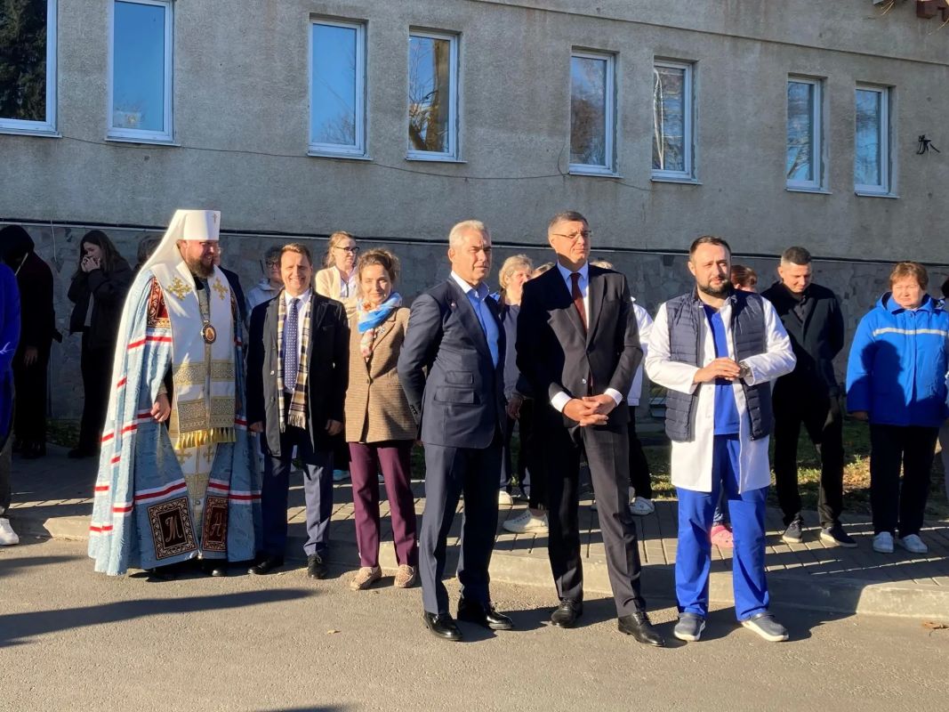 На территории областного клинического центра экстренной медицинской помощи установили бюст известного подвижника архиепископа Симферопольского и Крымского Луки (в миру Валентина Феликсовича Войно-Ясенецкого)