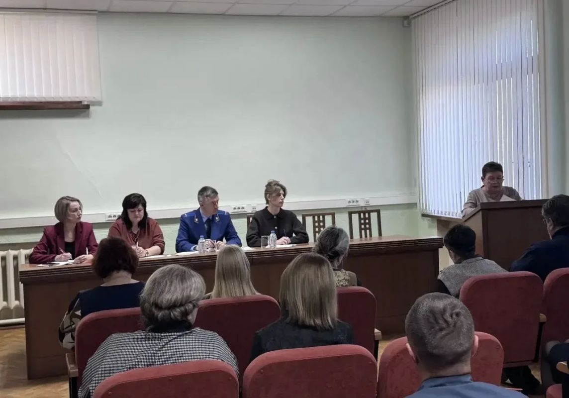 В прокуратуре Судогодского района состоялся круглый стол по проблемным вопросам профилактики безнадзорности и правонарушений несовершеннолетних В прокуратуре Судогодского района состоялся круглый стол по проблемным вопросам профилактики безнадзорности и правонарушений несовершеннолетних