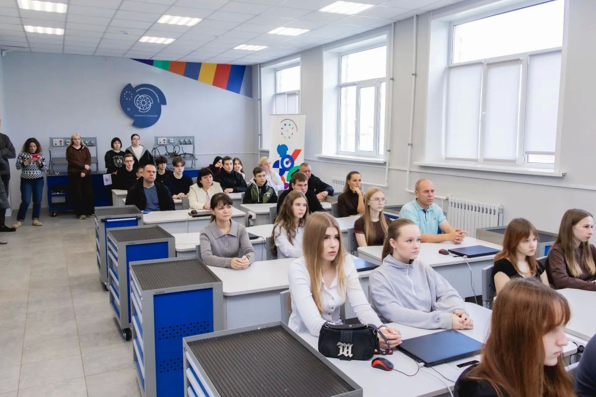 Более 6000 владимирских школьников и их родителей приняли участие в мероприятиях Единого дня открытых дверей во Владимирской области Более 6000 владимирских школьников и их родителей приняли участие в мероприятиях Единого дня открытых дверей во Владимирской области