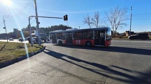 Три человека пострадали во Владимире при столкновении автобуса и легковушки