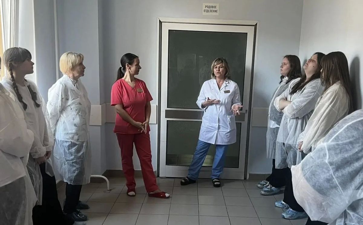 Ученики девятого класса с углублённым изучением естественно-научных дисциплин школы №36 познакомились с работой Областного перинатального центра