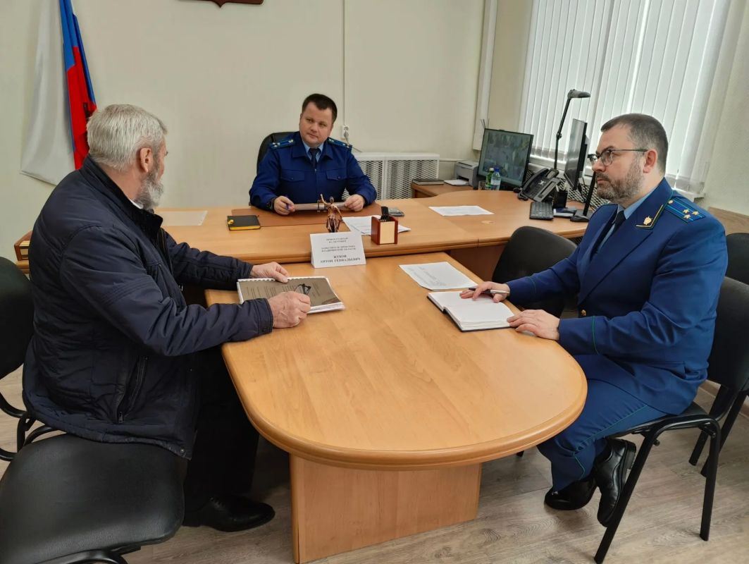 Заместитель прокурора области Антон Жуков провел личный приём граждан Заместитель прокурора области Антон Жуков провел личный приём граждан
