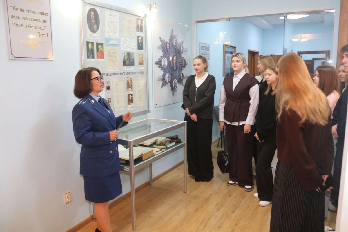 В музее прокуратуры области состоялась лекция для студентов, посвящённая истории прокуратуры В музее прокуратуры области состоялась лекция для студентов, посвящённая истории прокуратуры
